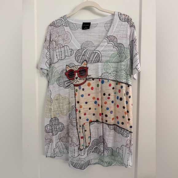 Inoah Tops - Inoah Graphic Cat T-Shirt with Cool Cat